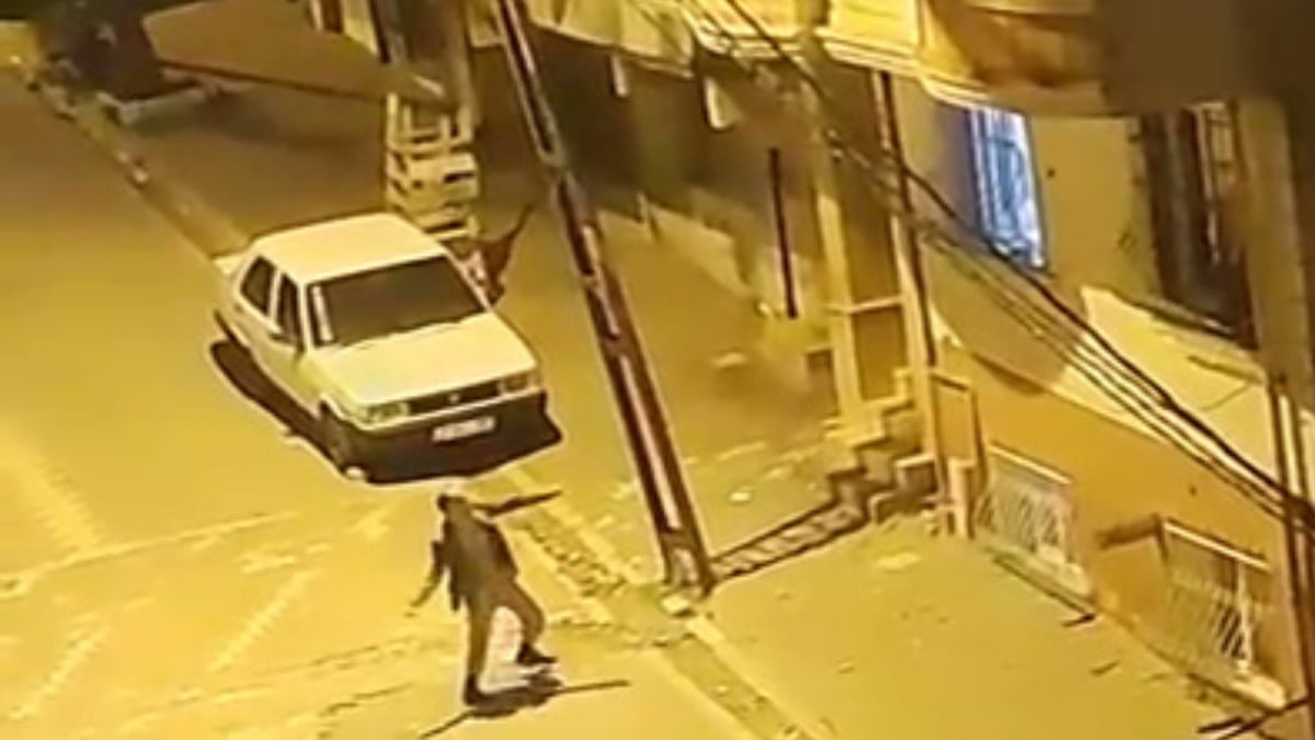 İstanbul’da alkollü şahıs küfrederek kendi evini taşladı