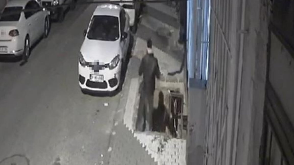 İstanbul’da alkollü şahıs sağa sola çarptı! Boşluğa düştü…