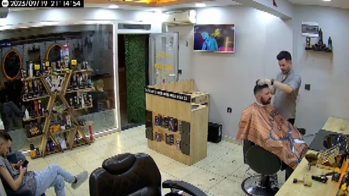İstanbul’da berberdeki müşteri felaketten döndü! Saçı kurutulurken alev çıktı: O anlar kamerada