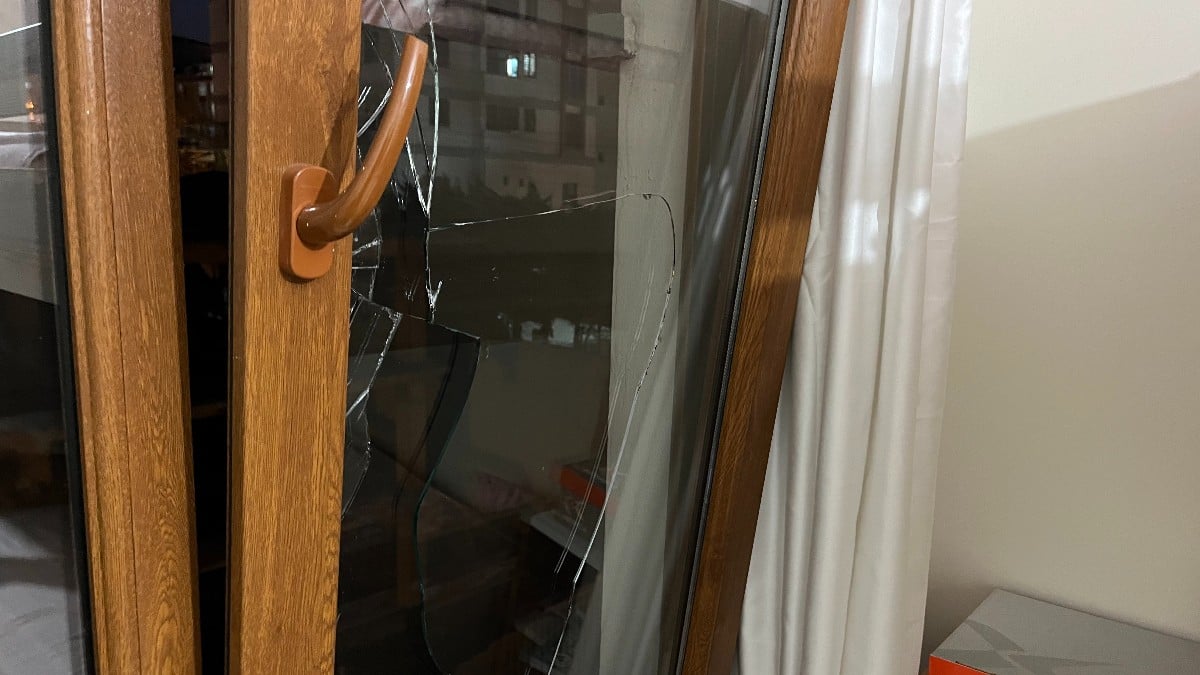 İstanbul’da camiden hırsızlık yapan adam uyarılara taşla tepki gösterdi