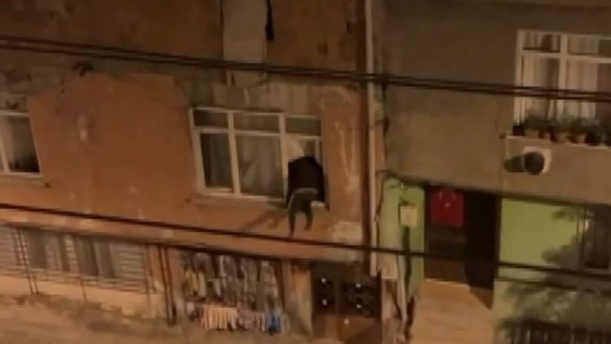 İstanbul’da eve giren hırsızların o anları kamerada