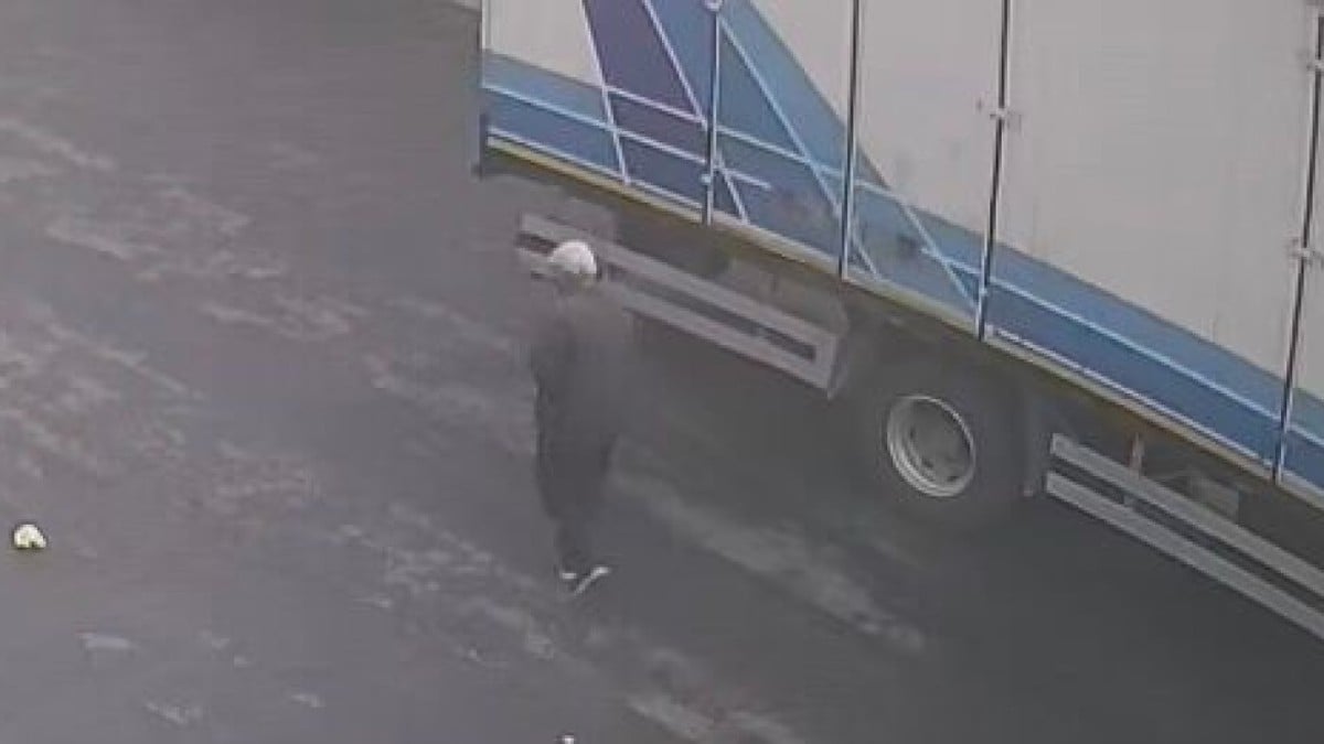 İstanbul’da geri giden kamyonun altında kalan yaşlı adam hayatını kaybetti