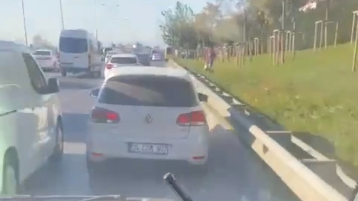 İstanbul’da makas atan otomobil sürücüsü ambulansa çarptı