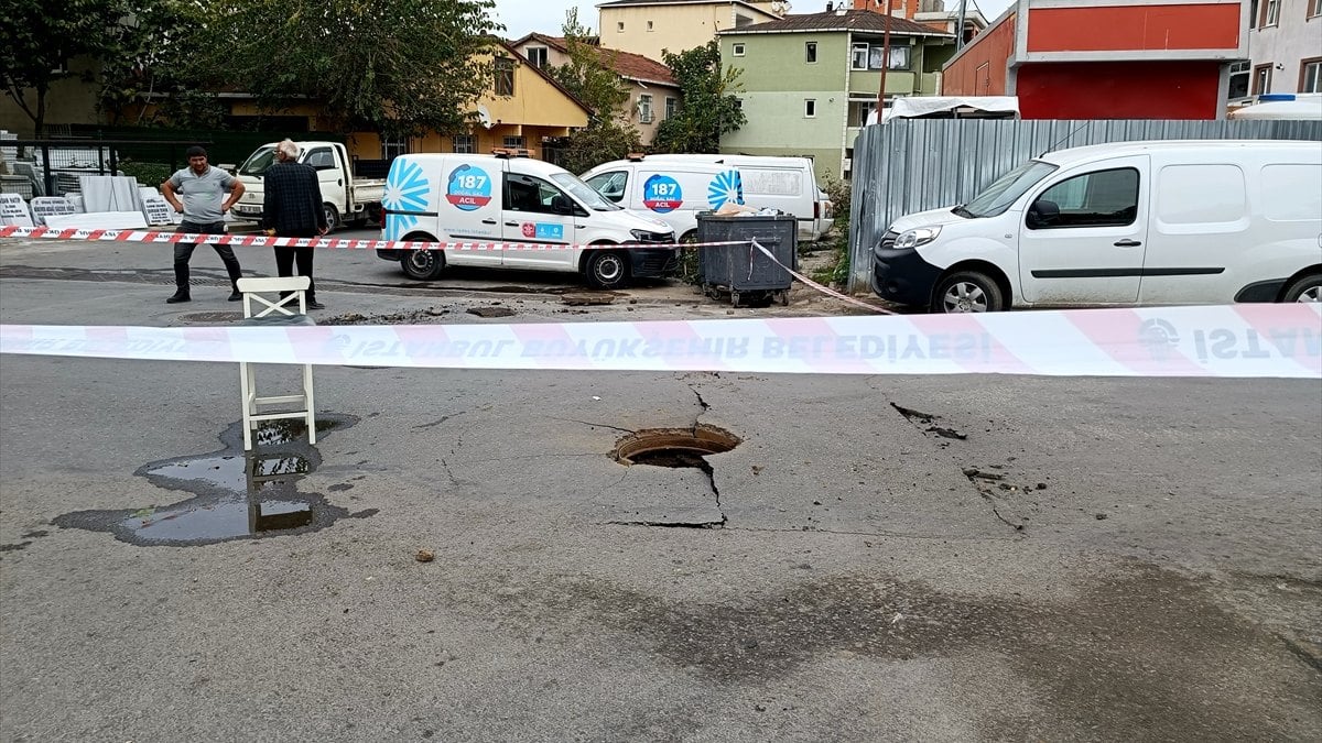 İstanbul’da rögar kapağı fırladı, yolda göçük oluştu