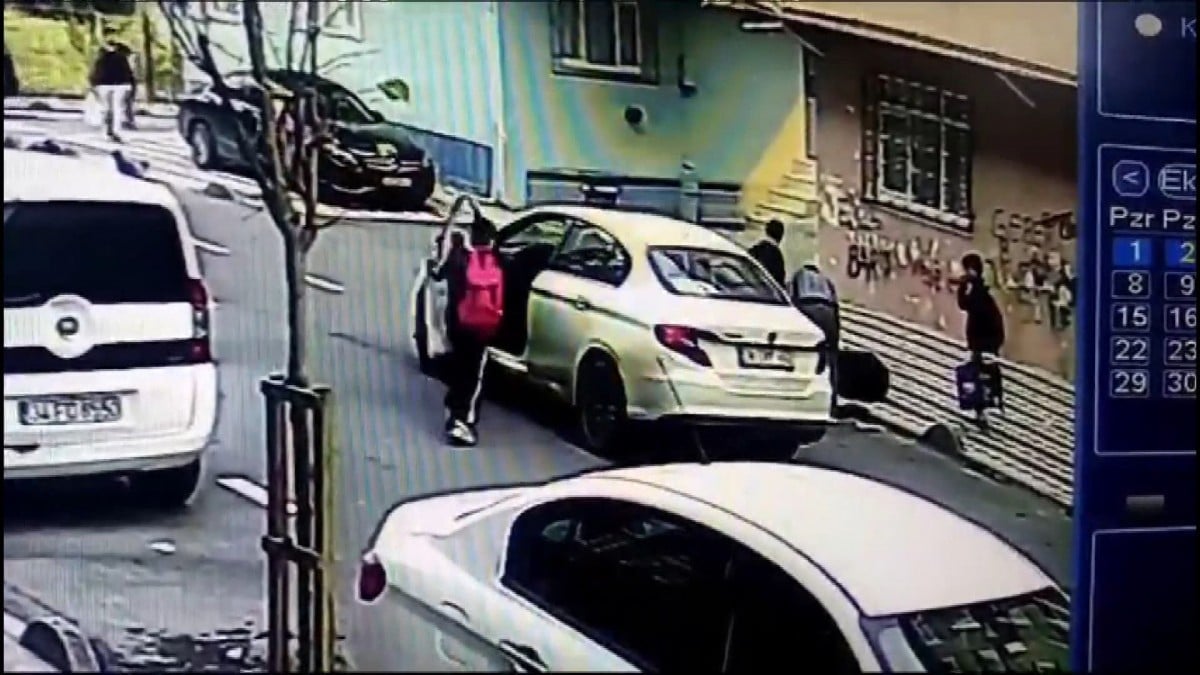 İstanbul’da sürücünün çekmeyi unuttuğu el frenini öğrenci fark etti