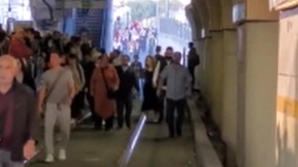 İstanbul’da tramvay arızası! Yolculara hat üzerinde yürümek zorunda kaldı