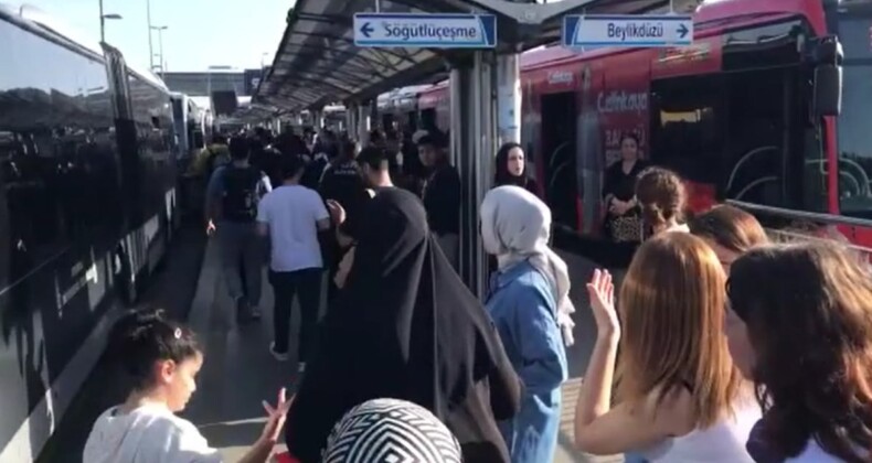 İstanbulluların çilesi! Üsküdar’da arızalanan metrobüs vatandaşları mağdur etti