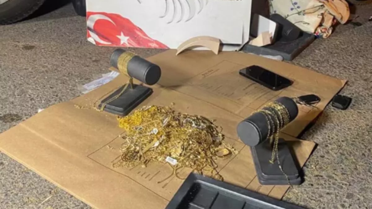 İzmir’de dört şüpheli kuyumcuyu soyup 15 dakika sonra yakalandı