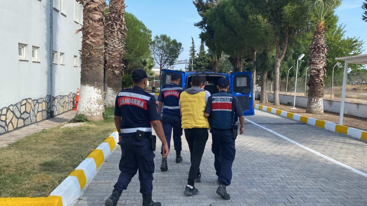 İzmir’de kaçak göçmen operasyonu! 464 düzensiz göçmen yakalandı…