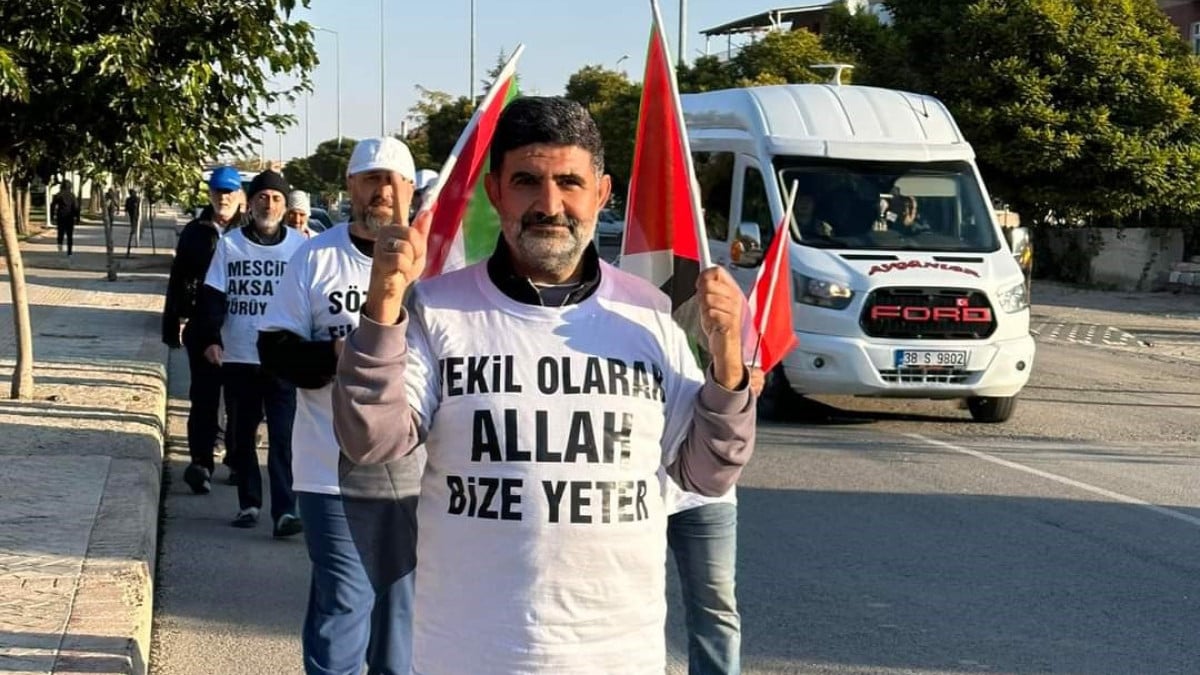 Kayseri’den Filistin’e yürüyerek gitmek için yola çıkan grup Niğde’ye ulaştı