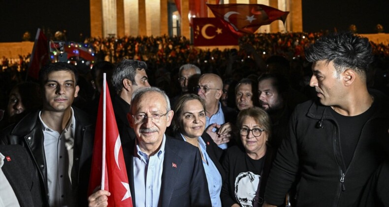 Kemal Kılıçdaroğlu, Anıtkabir’i ziyaret etti: Yoğun ilgi gördü