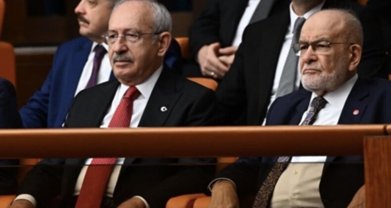 Kemal Kılıçdaroğlu Meclis’te uzun süre anayasa kitapçığı okudu