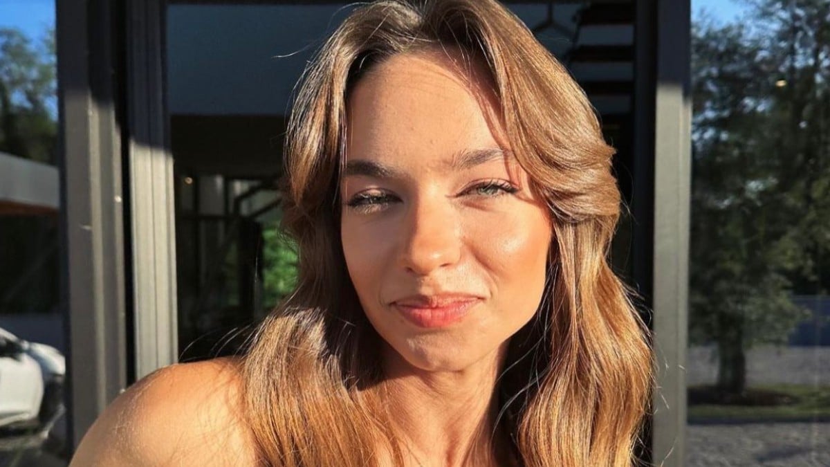 Kendi Düşen Ağlamaz’ın Alize’si gözlüklü pozuyla güzelliğini arşa çıkardı! “Afra yanında hal etmiş”