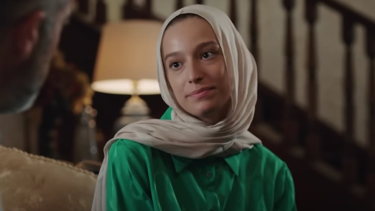 Kızılcık Şerbeti’nin Mihri’sini gerçekte gören tanıyamadı! İncecik belini açıkta bıraktı