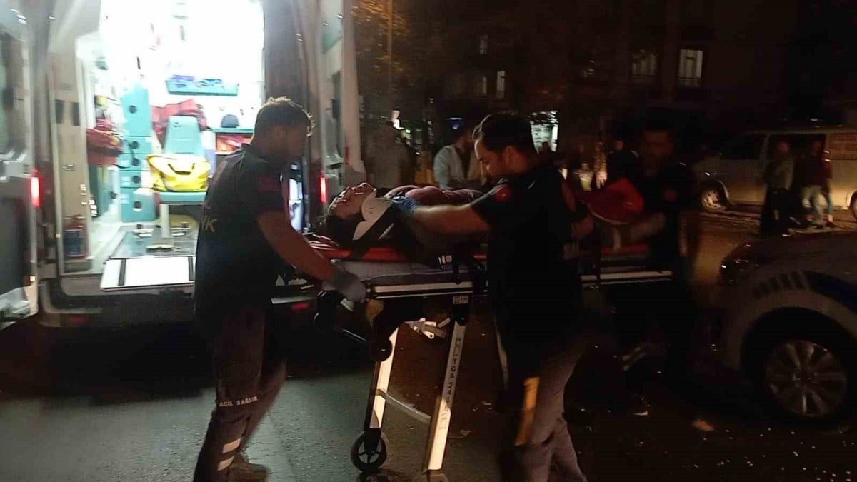 Konya’da caddenin karşısına geçmek isteyen kadına otomobil çarptı