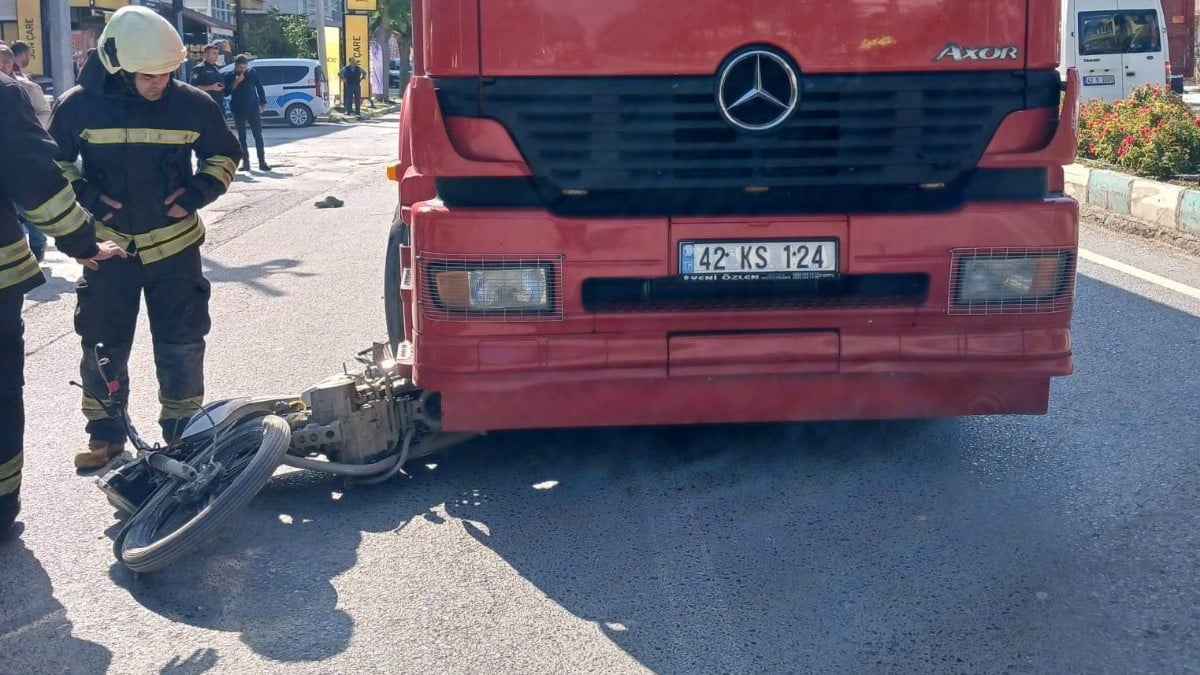 Konya’da kamyonun altına giren motosikletin sürücüsü can verdi