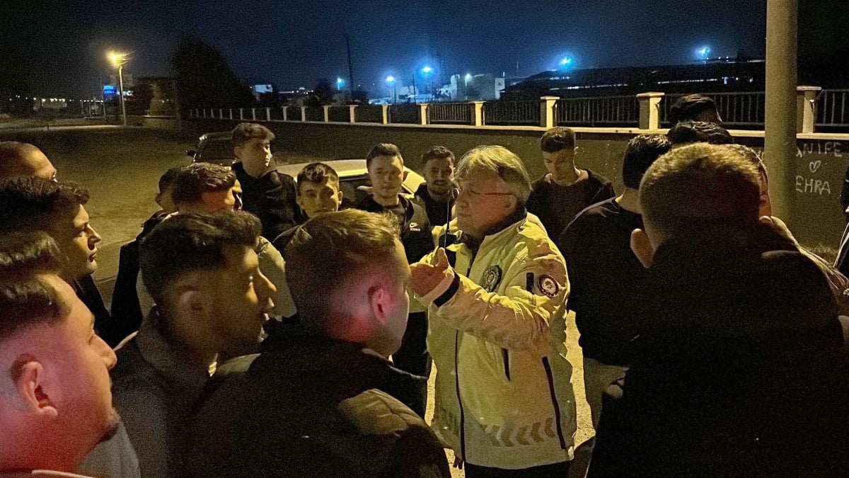 Kütahya’da yarışmak için toplanan gençlere polisten nasihat: Sizden ricam kendinizi düşünün