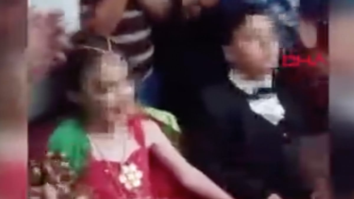 Mardin’de beşik kertmesi yapılan çocuklara nişan töreni düzenlendi