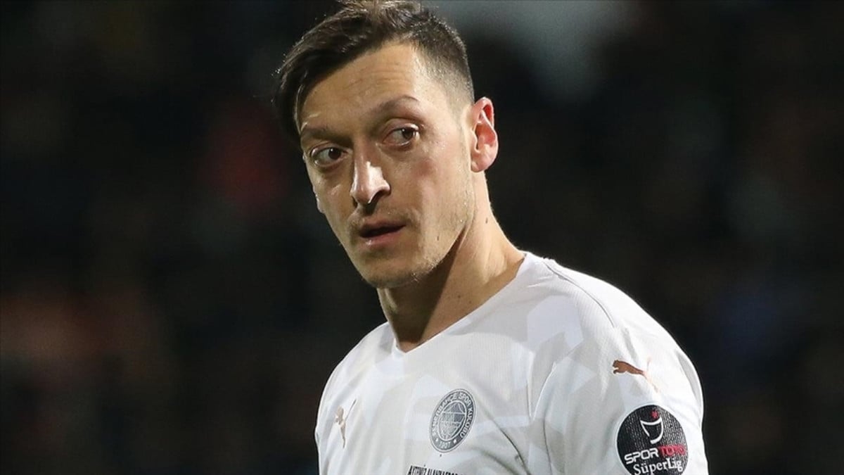 Mesut Özil’den İsrail’in saldırısına tepki: İnsanlık nerede