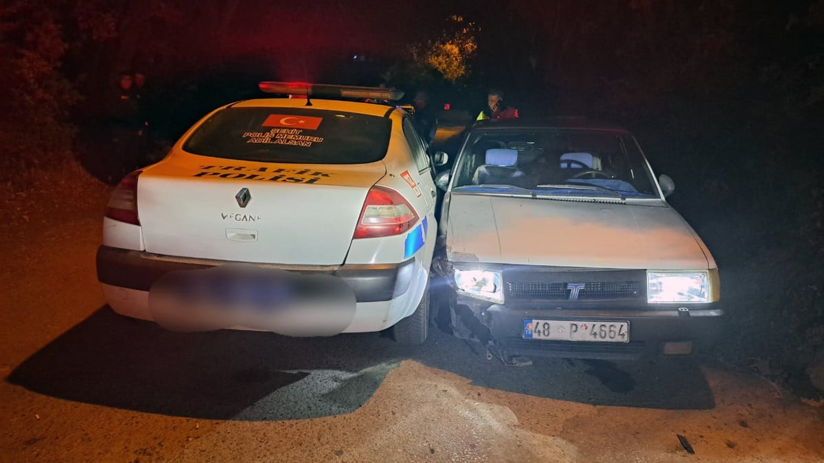 Muğla’da dur ihtarına uymayan alkollü sürücü polis aracına çarptı