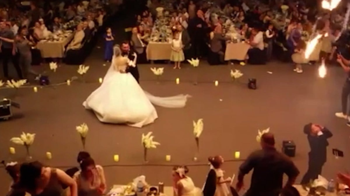 Musul’daki düğün salonunda başlayan yangının çıkış anı ortaya çıktı