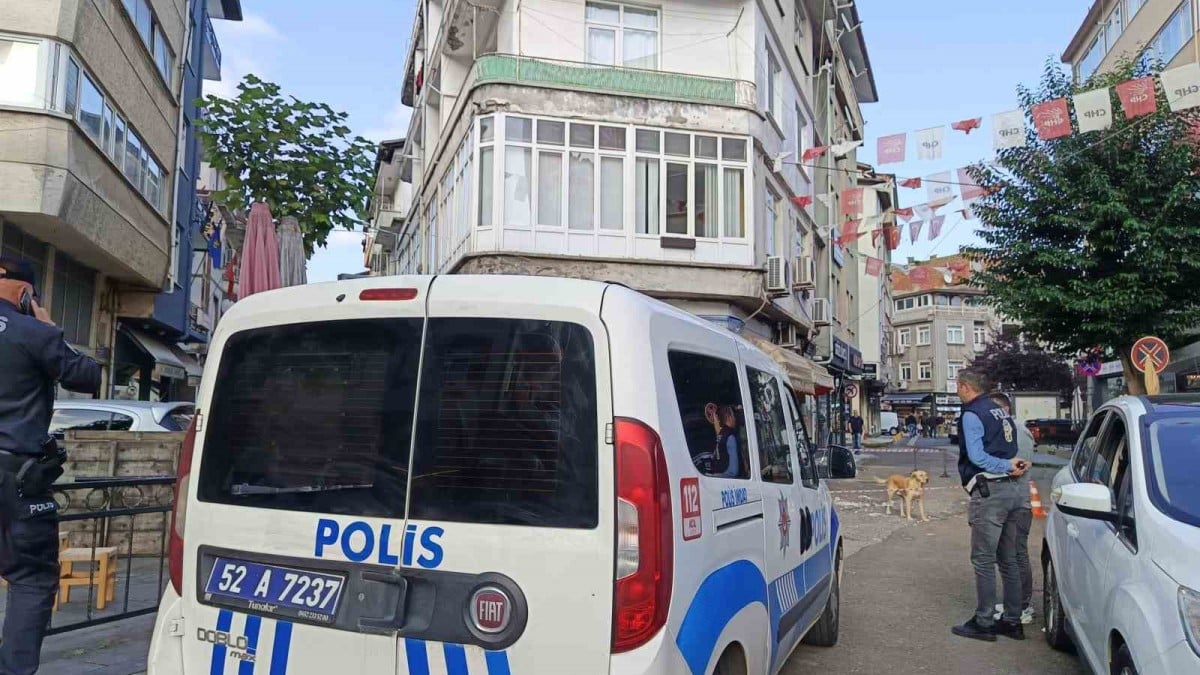 Ordu’da balkon tadilatı sırasında sokağa molozlar düştü
