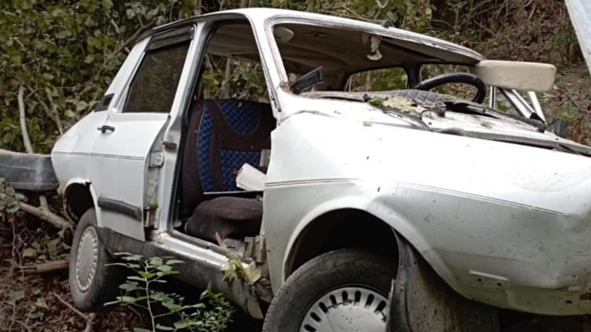 Osmaniye’de 30 metrelik uçurumdan yuvarlanan otomobildeki 2 kişi yaralandı