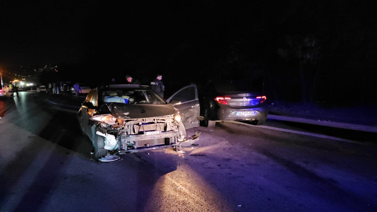 Sakarya’da yola düşen lastik nedeniyle 9 araç birbirine girdi: 4 yaralı