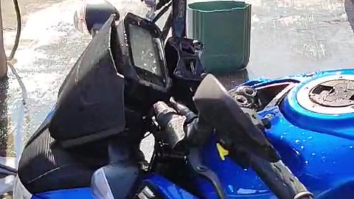 Samsun’da kadın sürücü motosiklet kullanırken direksiyondan yılan çıktı!