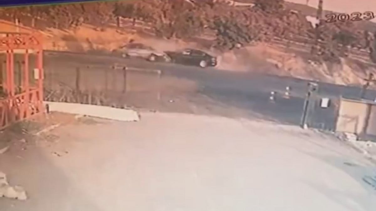 Şanlıurfa’da 5 arabanın karıştığı korkunç kaza güvenlik kamerasında