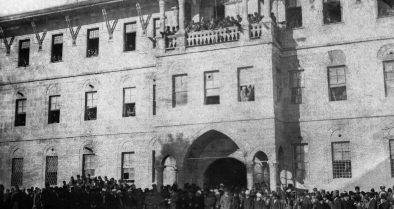 Sivas’ta Cumhuriyet ilanı!  Aynı kare 100 yıl sonra yeniden çekildi