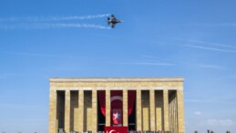 SOLOTÜRK Ankara semalarında! Anıtkabir üzerinde özel uçuş