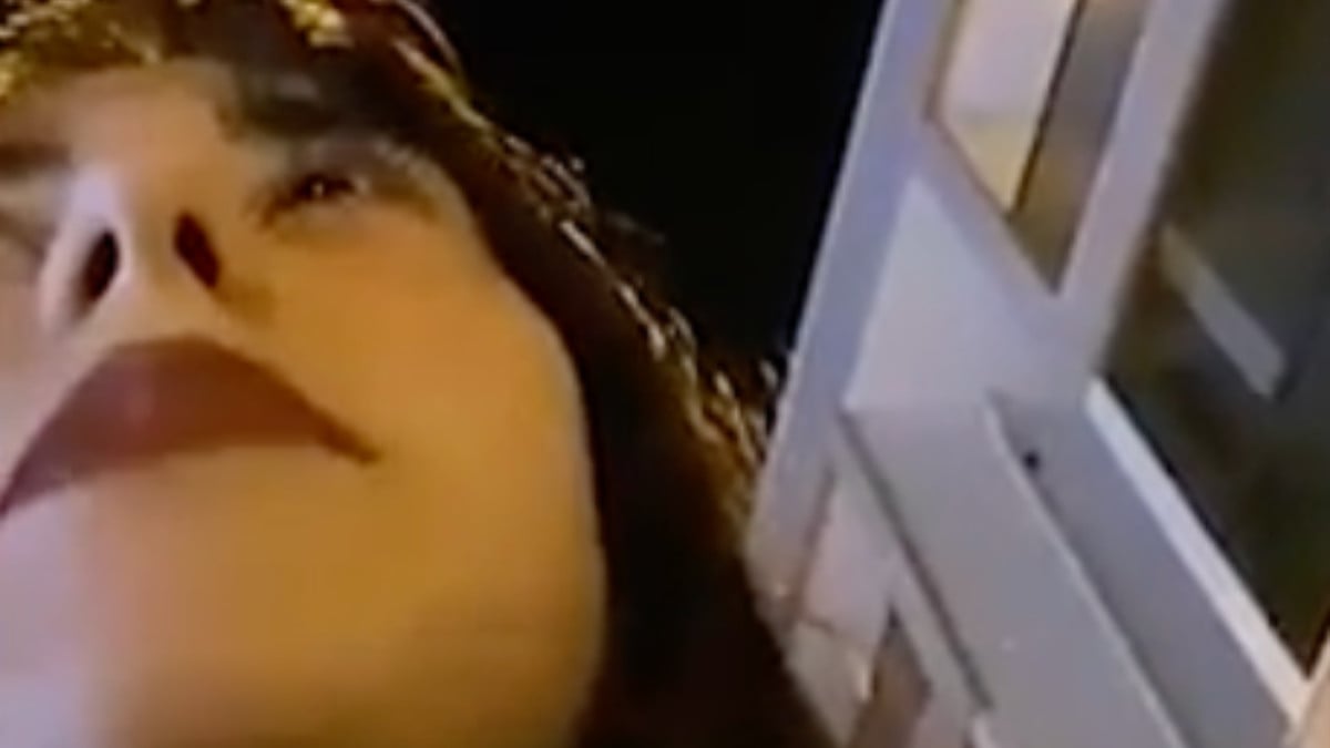 Tanımadığı adamın “evime gel” teklifini reddeden genç kız kamerayı açtı