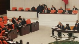 TBMM Genel Kurulu’nda Saadet Partili ve Gelecek Partili vekillerin ‘yer’ krizi