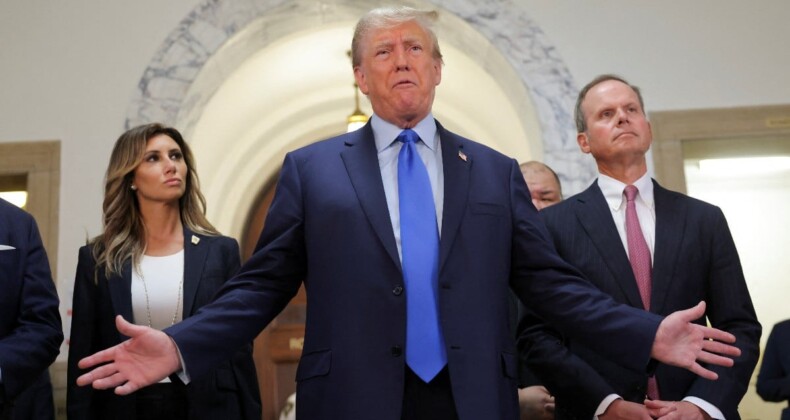 Trump mahkemede: “Tüm zamanların en büyük cadı avının devamı”