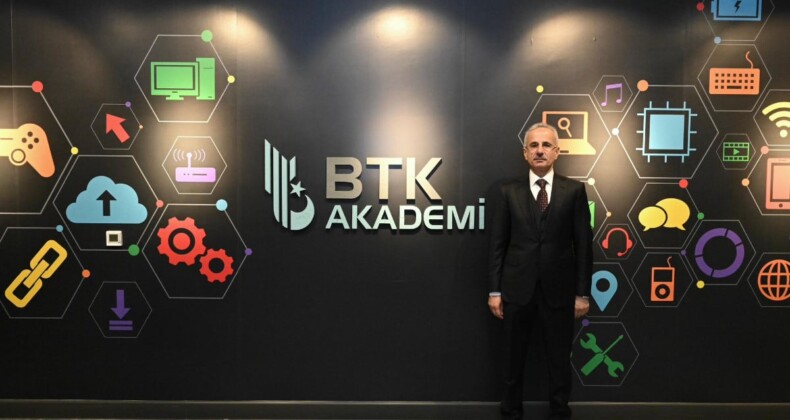 Ulaştırma ve Altyapı Bakanı Abdulkadir Uraloğlu BTK Akademiyi ziyaret etti