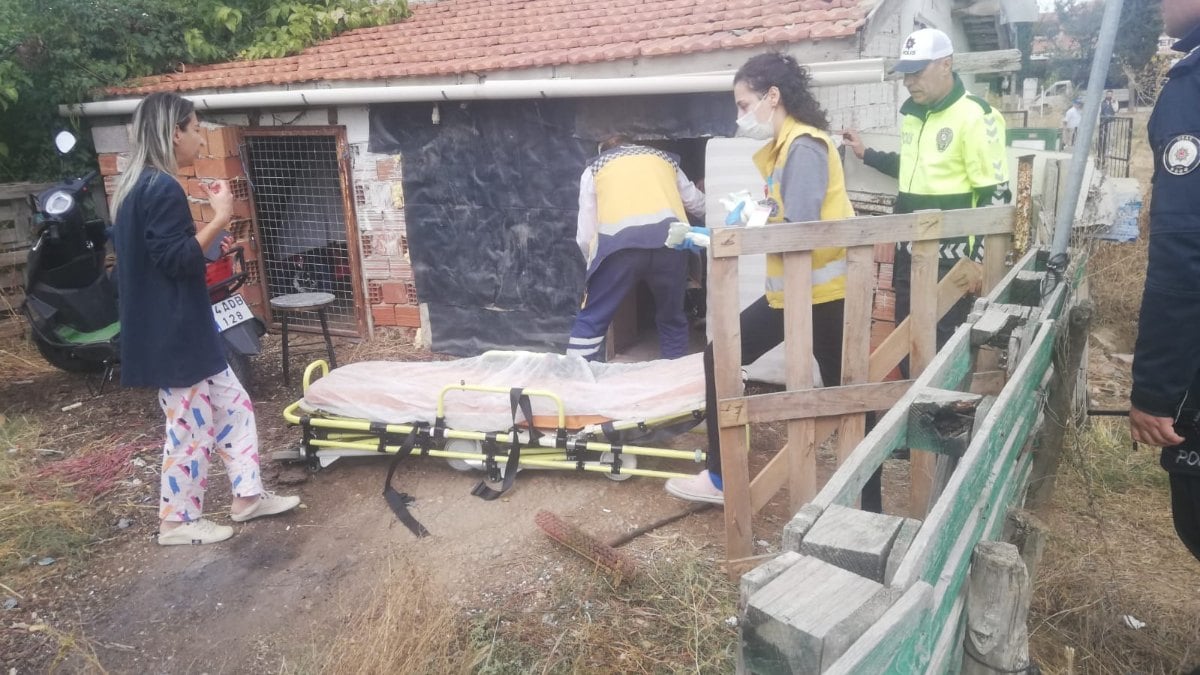 Uşak’ta yasak aşk olayı: Gözü dönen koca, eşini ve sevgilisini bıçakladı