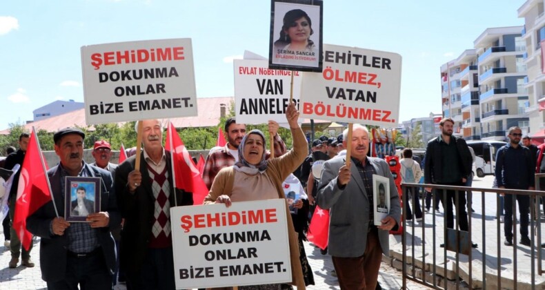 Van’da aileler evlat nöbetinde! ’12 yıldır kokusuna hasret kaldım’