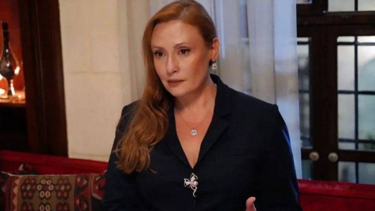 Yalı Çapkını’nın İfakat Yengesi “Kalimera” dedi, Insta’yı coşturdu! “Porselen bebek”