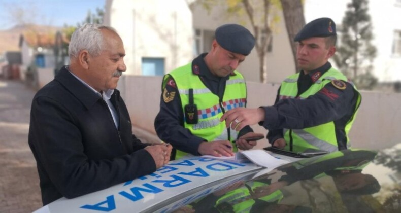 Aksaray’da ehliyetsiz, plakasız ve kasksız yakalanan motosiklet sürücüsünün isteği şaşırttı