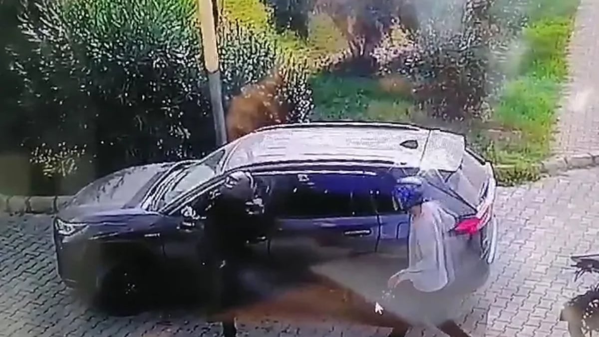 Alanya’da parasını gasbeden 2 motosikletliyi cipiyle çarparak öldürdü