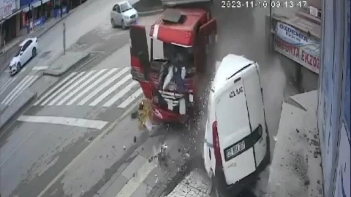 Ankara’da freni boşalan kamyonun mağazaya girdi: İki kişi yaralandı