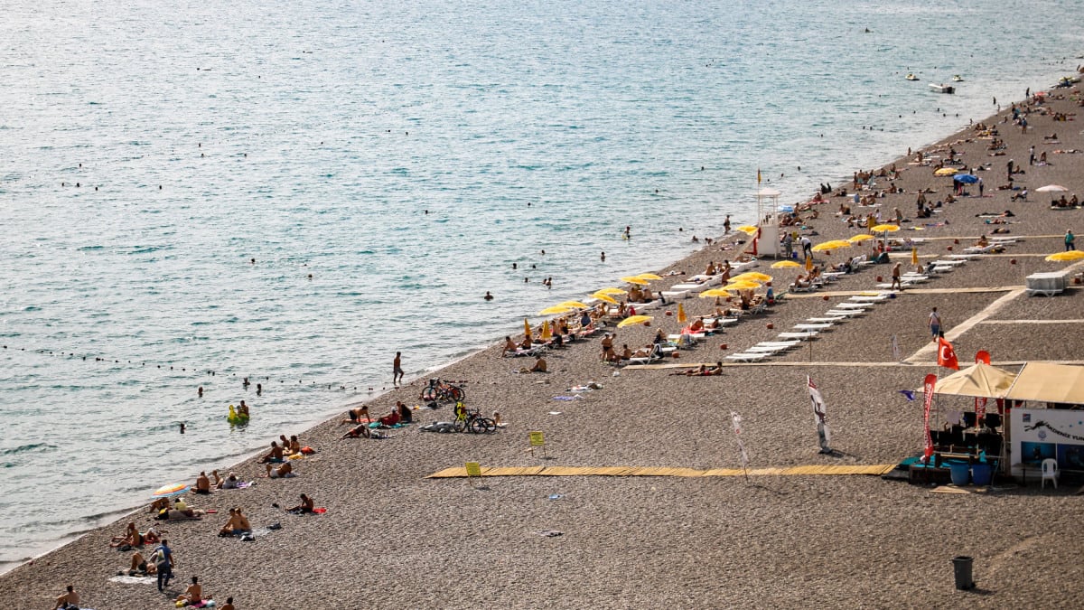 Antalya’da 28 derece sıcaklıkla yazdan kalma günler