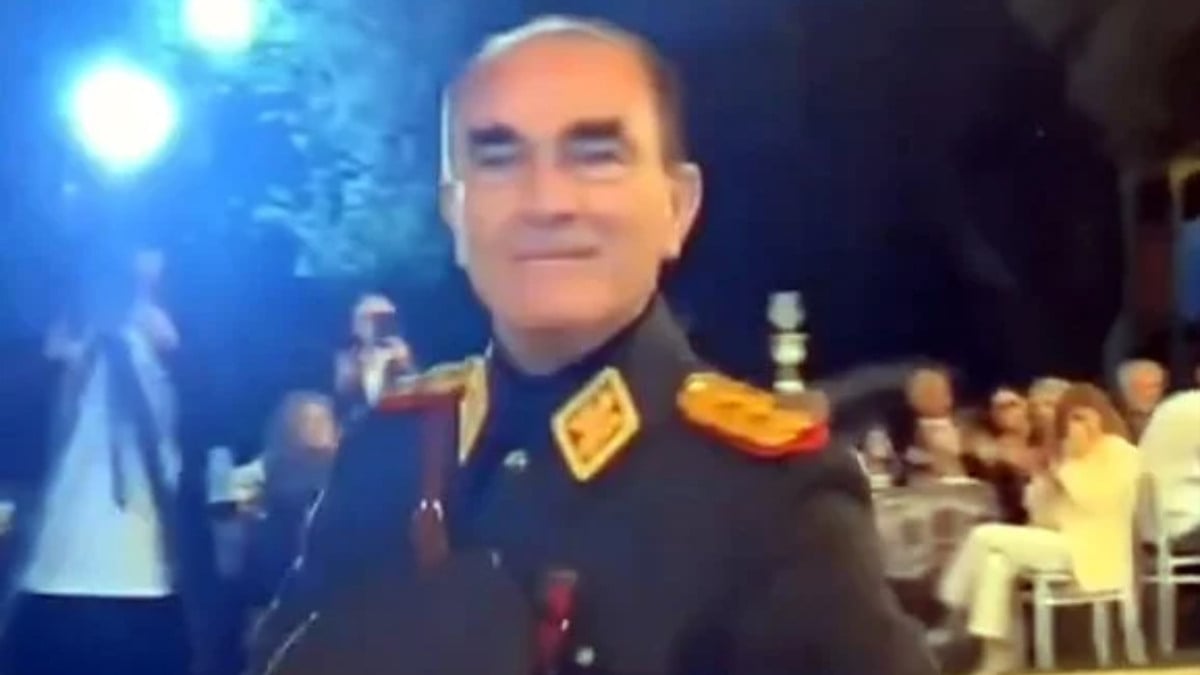 Atatürkçü Düşünce Derneği’nden ‘taklit Atatürk’e tepki: Yakışıksız gösteri