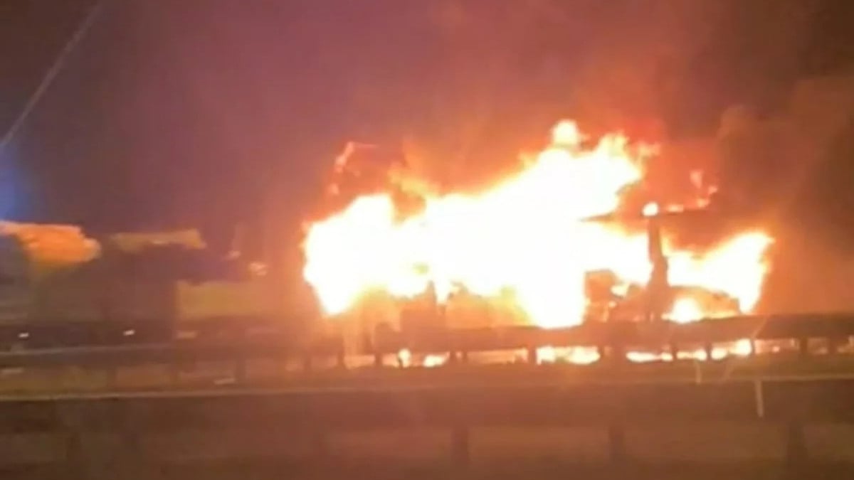 Aydın’da seyir halindeki yolcu otobüsü alev alev yandı