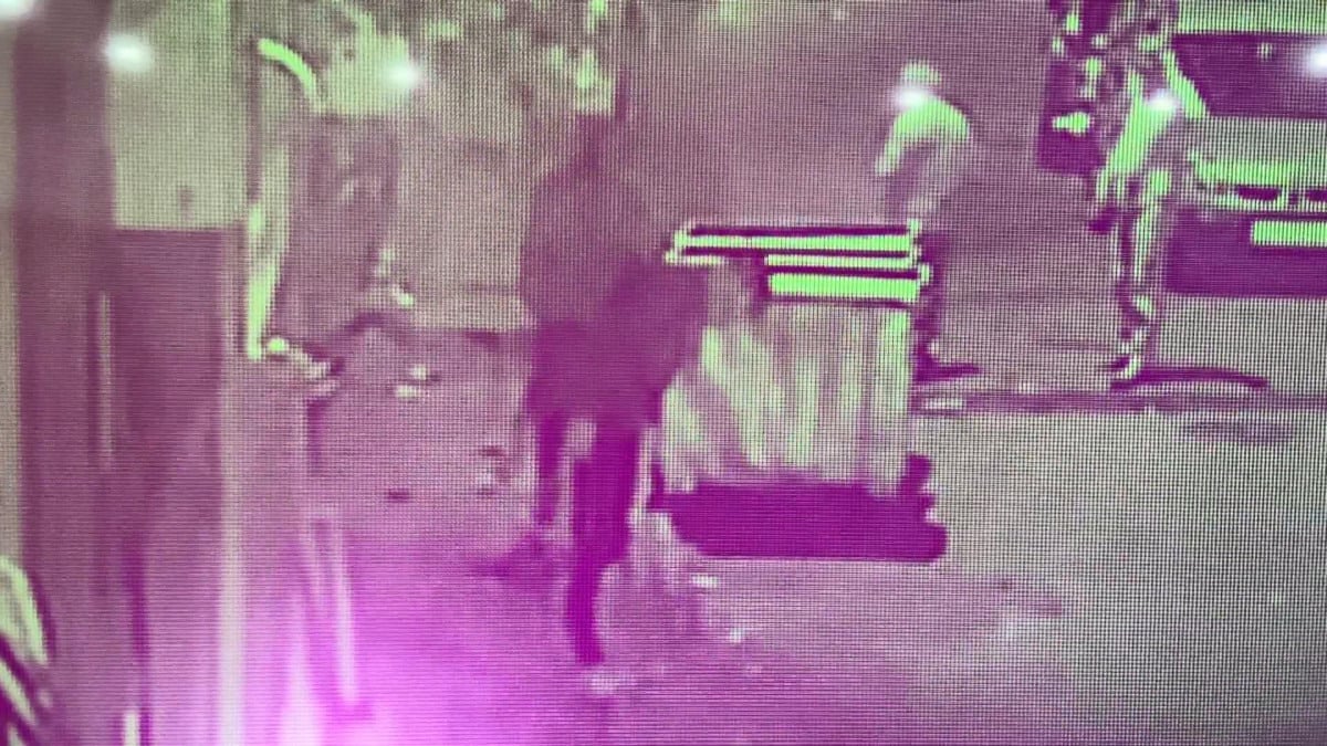 Bağcılar’da gençlere silahlı saldırı: 1’i ağır 3 yaralı