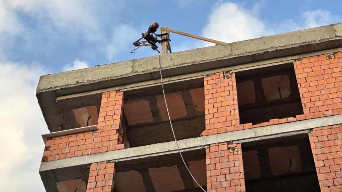 Bahçelievler’de inşaattan düşen işçi yaşamını yitirdi