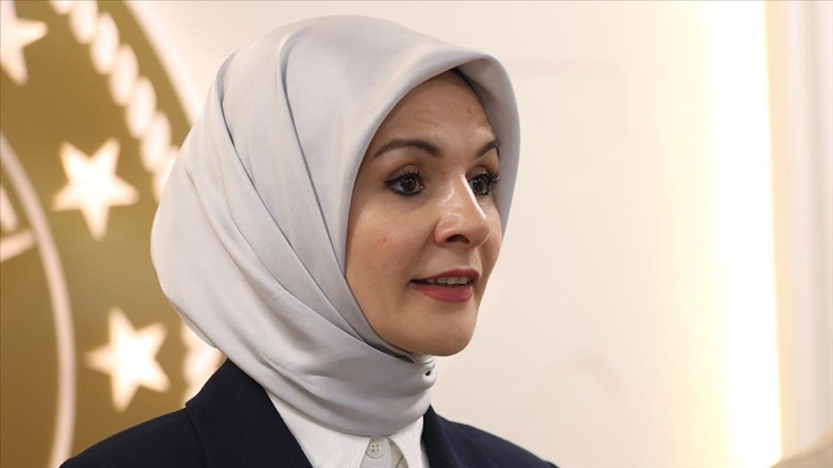 Bakan Göktaş’tan Zerrin Özer’e Darülaceze’de ziyaret