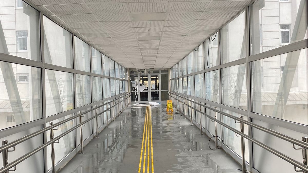 Bartın’da fırtına: Öğrenci yurdunun yalıtım malzemeleri duvardan ayrıldı