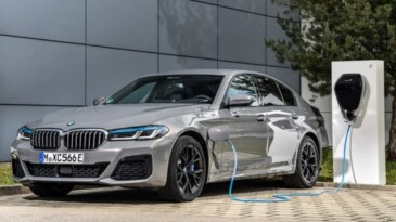 BMW, pahalı otomobilleri sayesinde gelirlerini artırdı